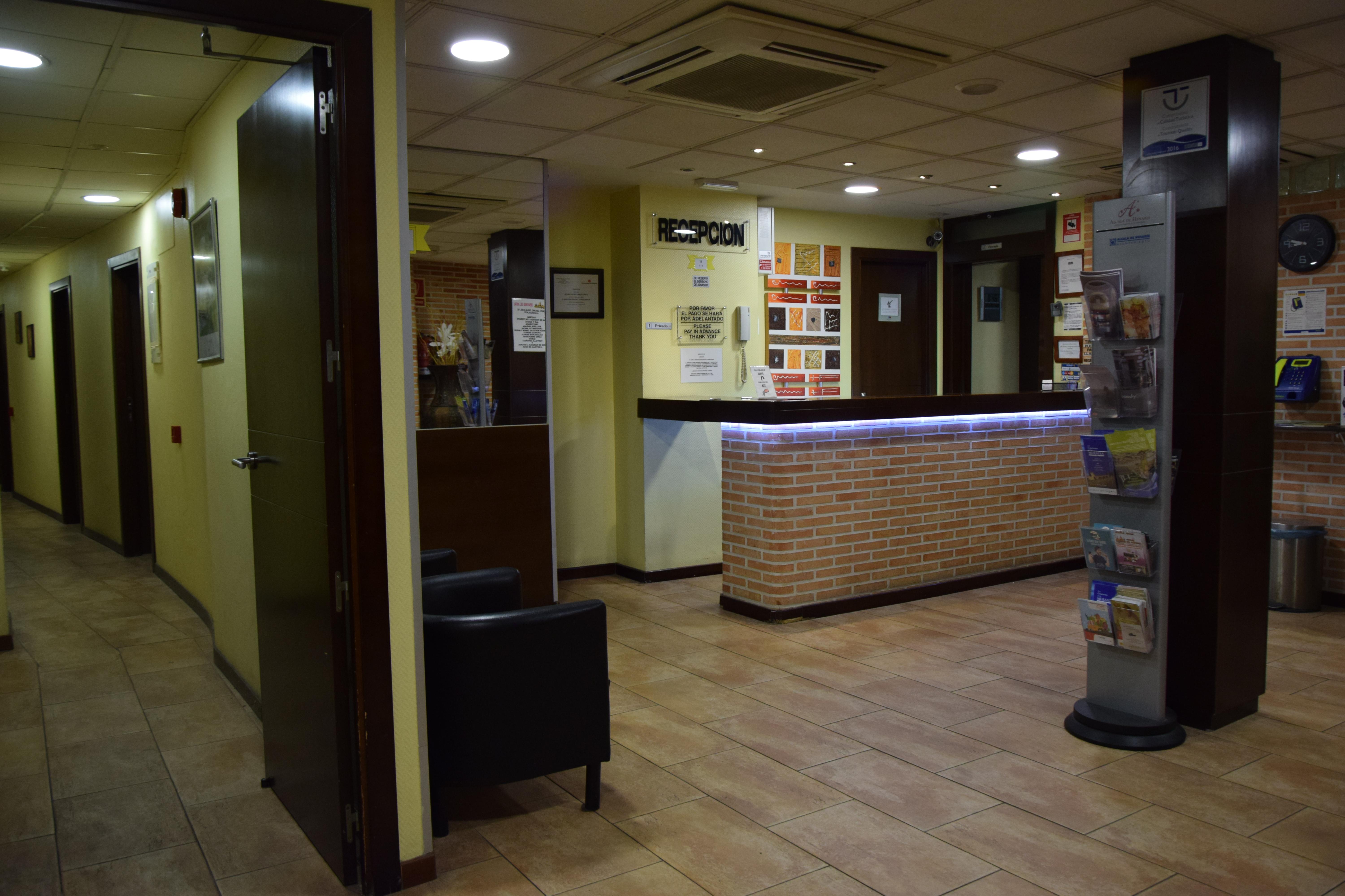 孔普卢顿酒店 阿尔卡拉德荷那利斯 外观 照片